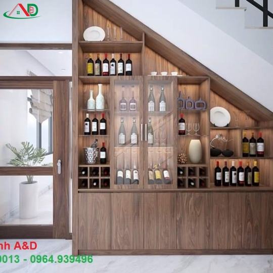 TỦ RƯỢU CÁNH KÍNH CHÂN CẦU THANG 